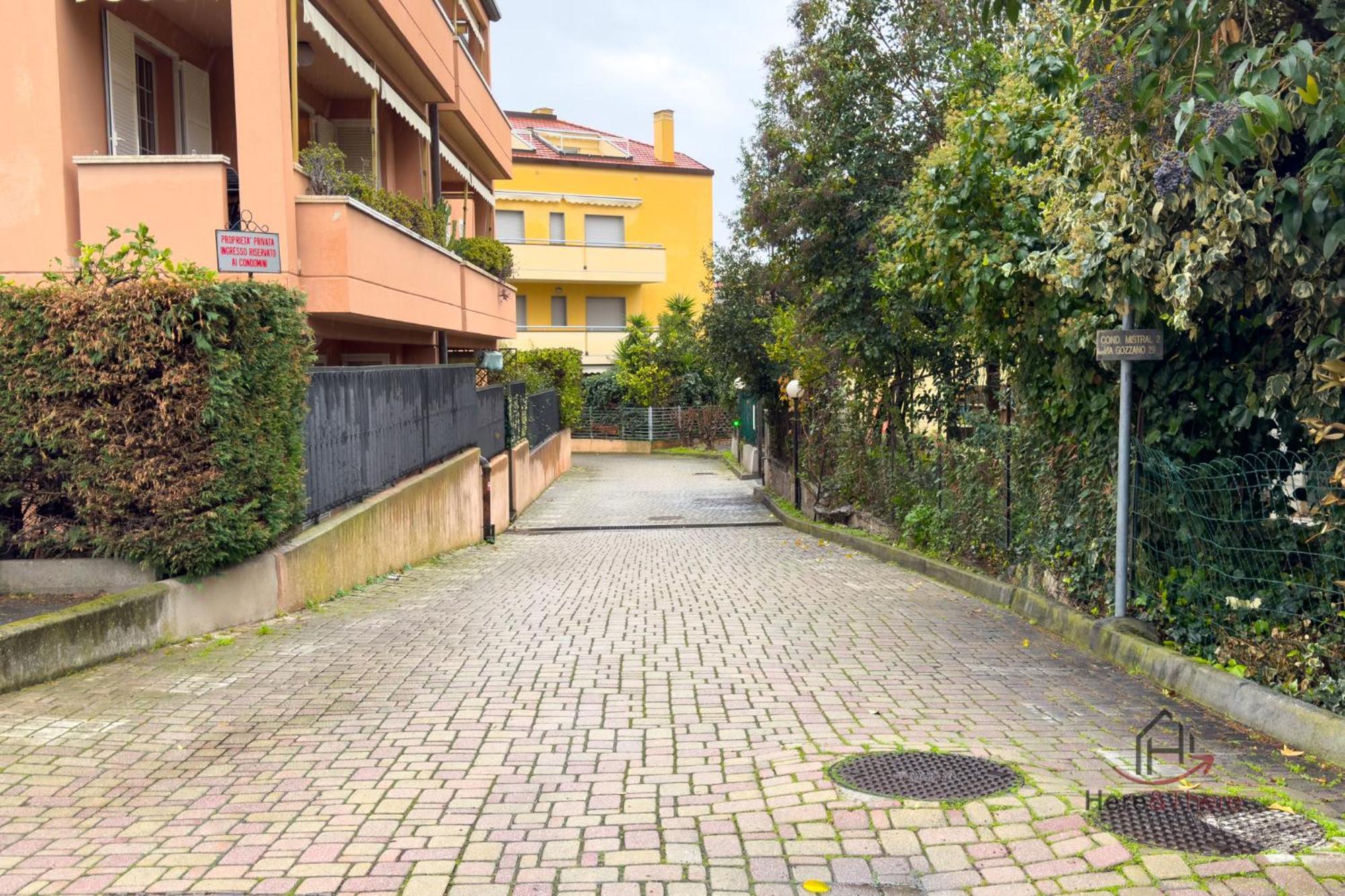 Balcony And Garage - Beaches 5Min Away - Smart Tv Лоано Экстерьер фото