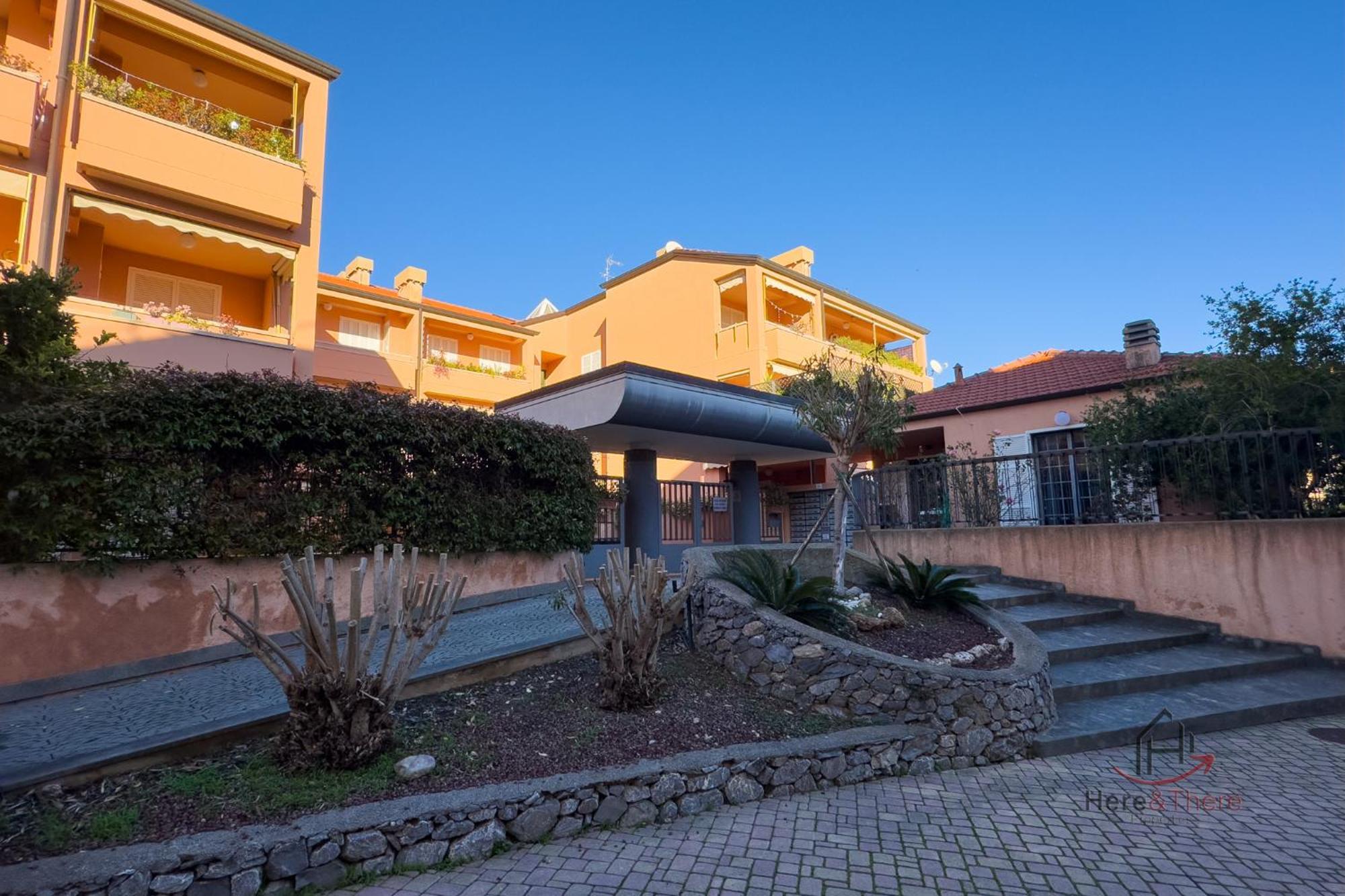 Balcony And Garage - Beaches 5Min Away - Smart Tv Лоано Экстерьер фото